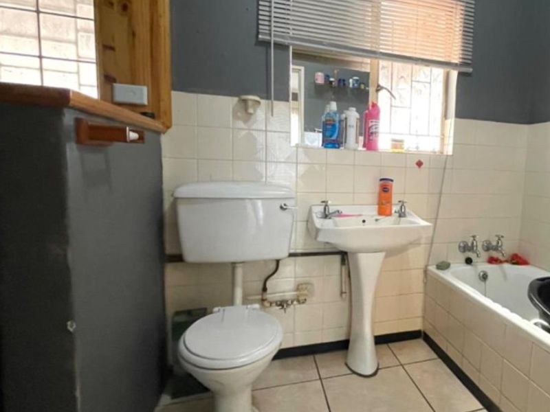 3 Bedroom House For Sale In Meyerton Park !!! - Photo 3