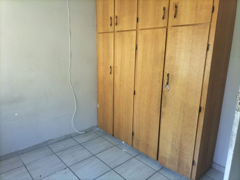 Spacious 5-Bedroom Home with Flatlet – Ideal for Rental or Accommodation - Photo 10