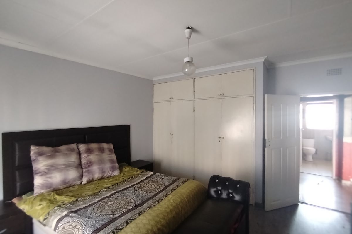 Spacious 2-Bedroom Apartment with Balcony – Perfect for Comfortable Living - Photo 3