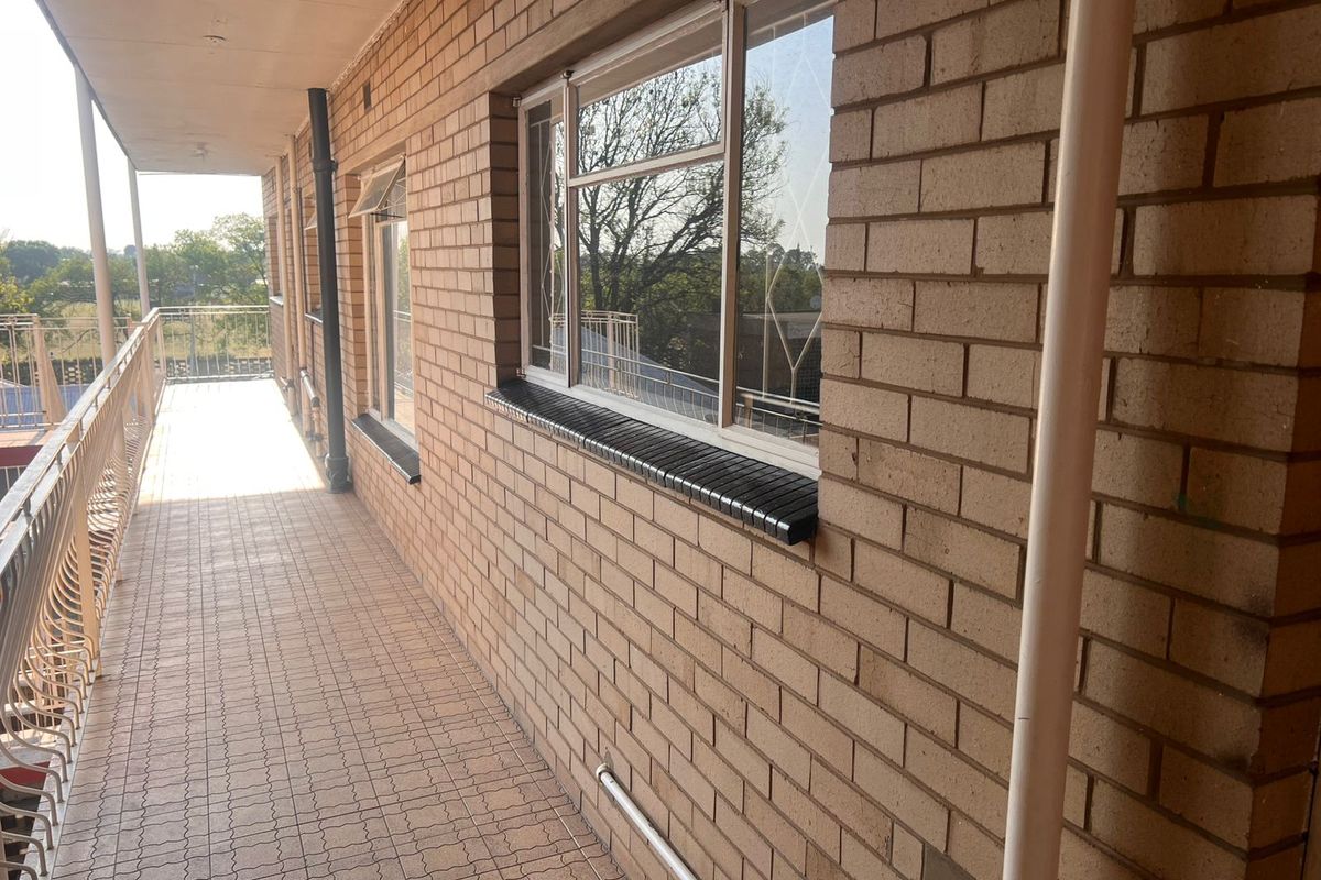 2 Bedroom flat for sale - Photo 3