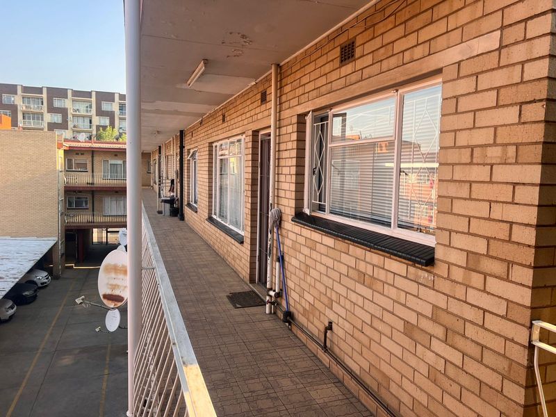 2 Bedroom flat for sale - Photo 9
