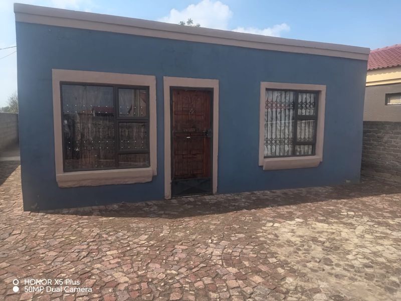 Charming & Affordable Family Home – Ready to Make Your Own! - Photo 3
