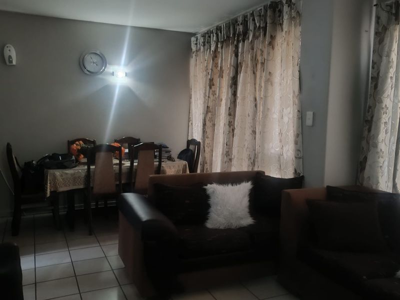 Neat 2-Bedroom Flat for Sale - Photo 2