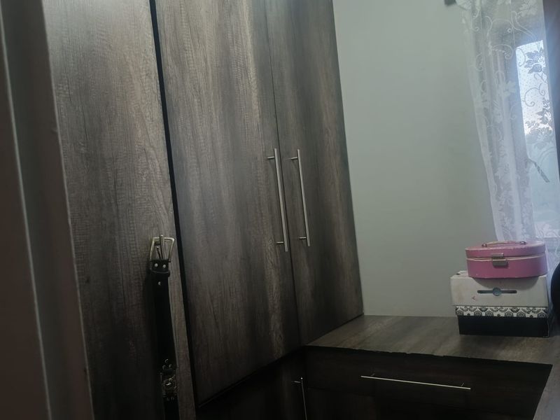 Neat 2-Bedroom Flat for Sale - Photo 8