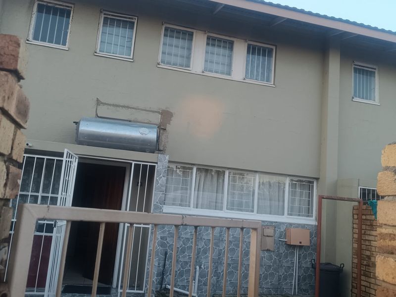 Neat 2-Bedroom Flat for Sale - Photo 3