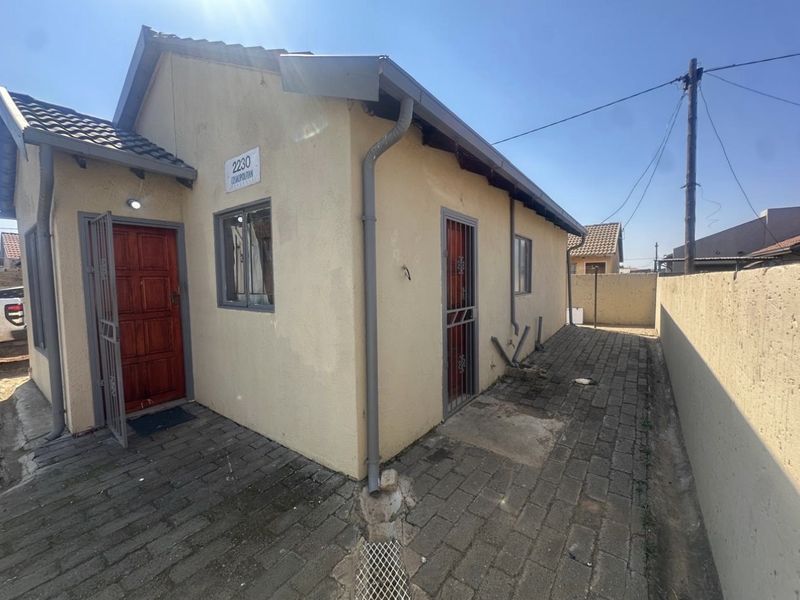 🏡 A HOME FULL OF POTENTIAL – YOUR NEXT CHAPTER STARTS HERE! - Photo 2