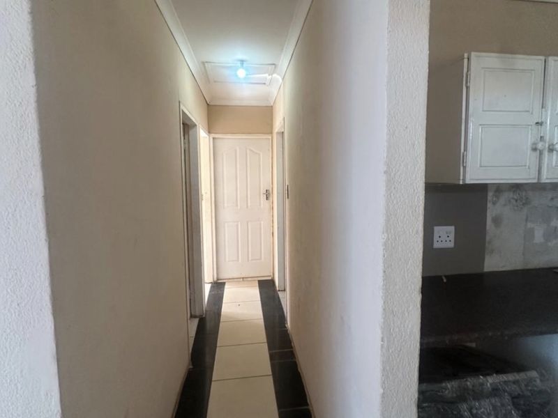 🏡 A HOME FULL OF POTENTIAL – YOUR NEXT CHAPTER STARTS HERE! - Photo 4