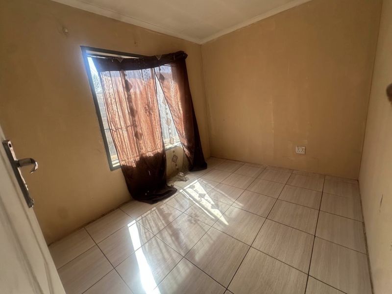 🏡 A HOME FULL OF POTENTIAL – YOUR NEXT CHAPTER STARTS HERE! - Photo 8