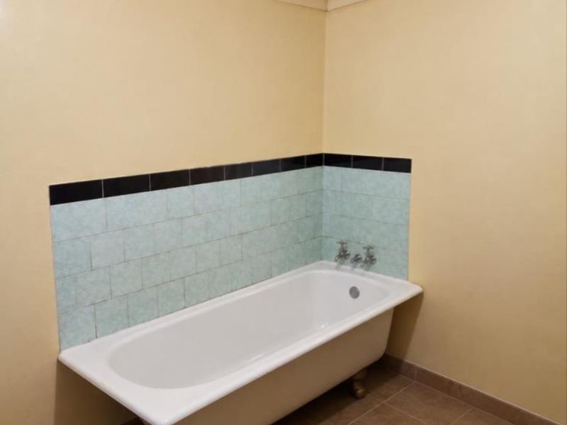 HOUSE FOR SALE IN ROTH DENE – GREAT POTENTIAL, GREAT LOCATION! - Photo 10