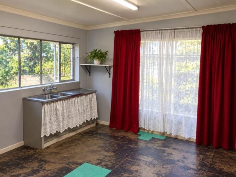 HOUSE FOR SALE IN ROTH DENE – GREAT POTENTIAL, GREAT LOCATION! - Photo 9