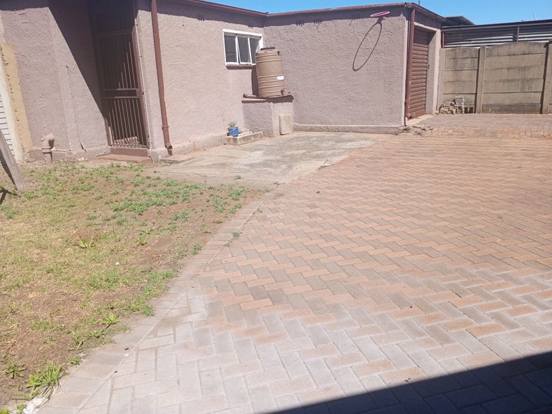 3 Bedrooms - Photo 4