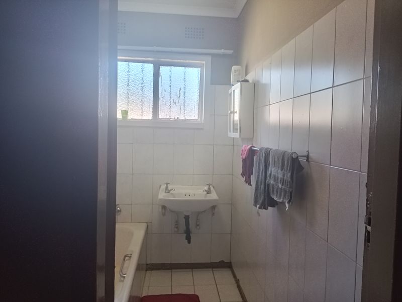 3 Bedrooms - Photo 9