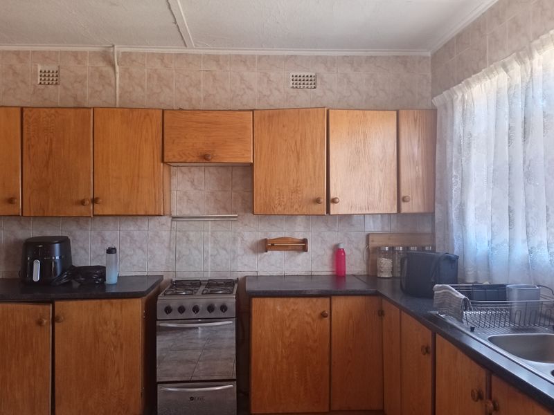 3 Bedrooms - Photo 8