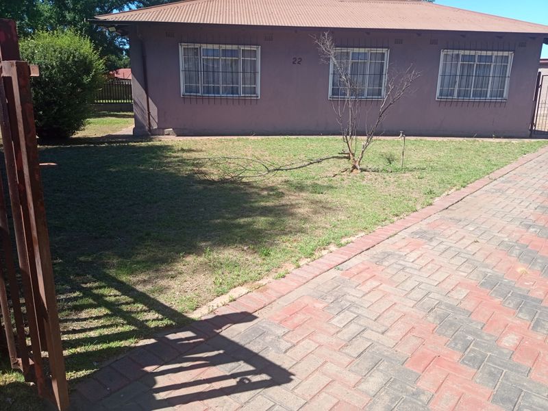 3 Bedrooms - Photo 2