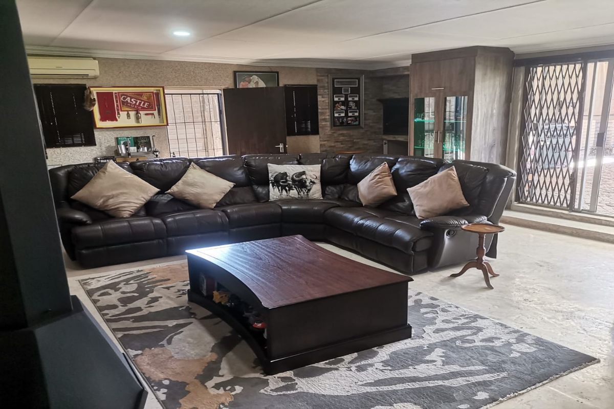 Exceptional 5-Bedroom Property with Business Rights in SE2 – Off-Grid Living! - Photo 2