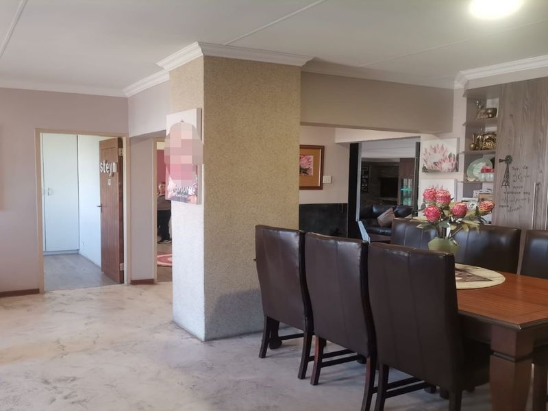 Exceptional 5-Bedroom Property with Business Rights in SE2 – Off-Grid Living! - Photo 8