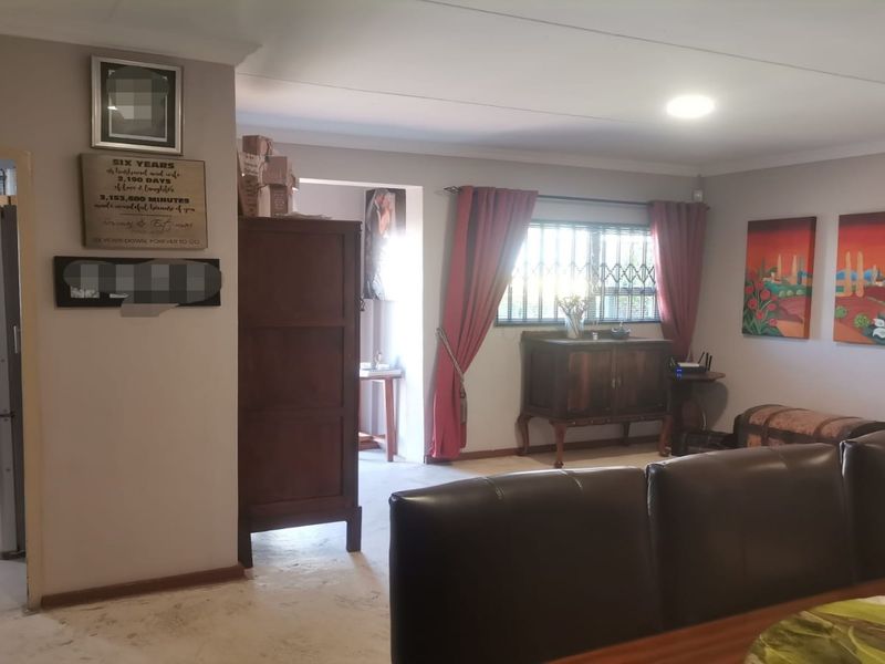 Exceptional 5-Bedroom Property with Business Rights in SE2 – Off-Grid Living! - Photo 7