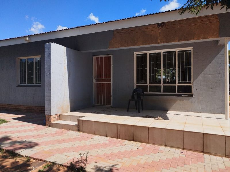 Spacious family home for sale - Photo 1