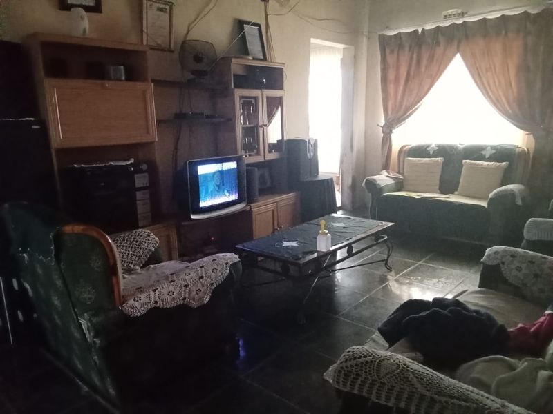 Affordable 3-Bedroom Home with Great Potential - Photo 7