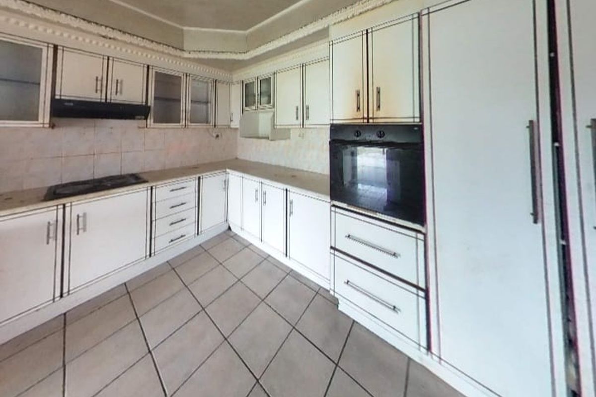 Fully Tenanted 6-Bedroom Commune – Prime Investment in Vereeniging Central - Photo 4