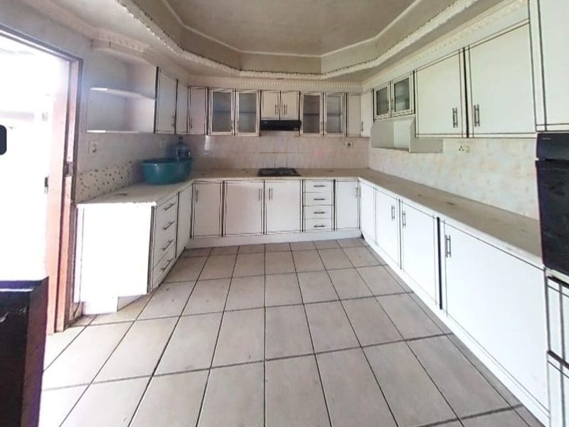 Fully Tenanted 6-Bedroom Commune – Prime Investment in Vereeniging Central - Photo 6
