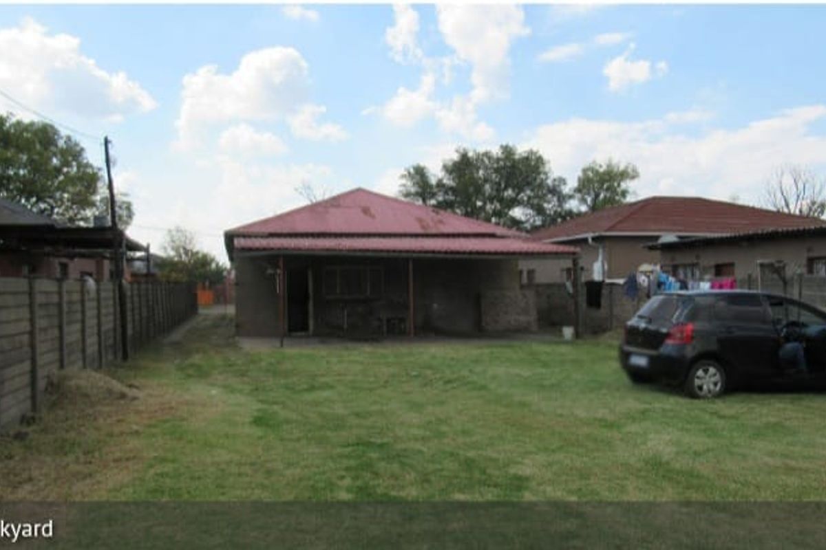 Fully Tenanted 6-Bedroom Commune – Prime Investment in Vereeniging Central - Photo 2