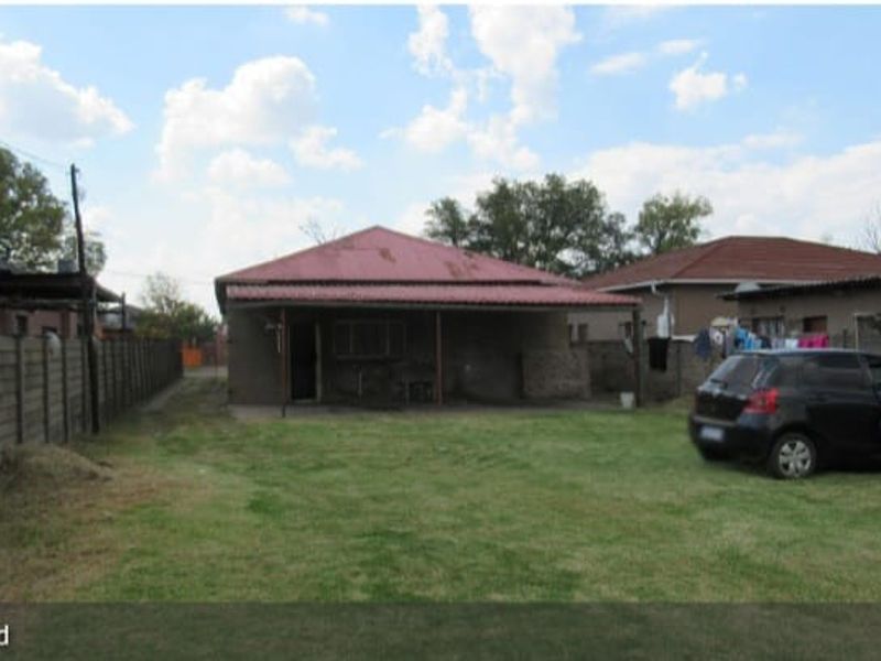Fully Tenanted 6-Bedroom Commune – Prime Investment in Vereeniging Central - Photo 2