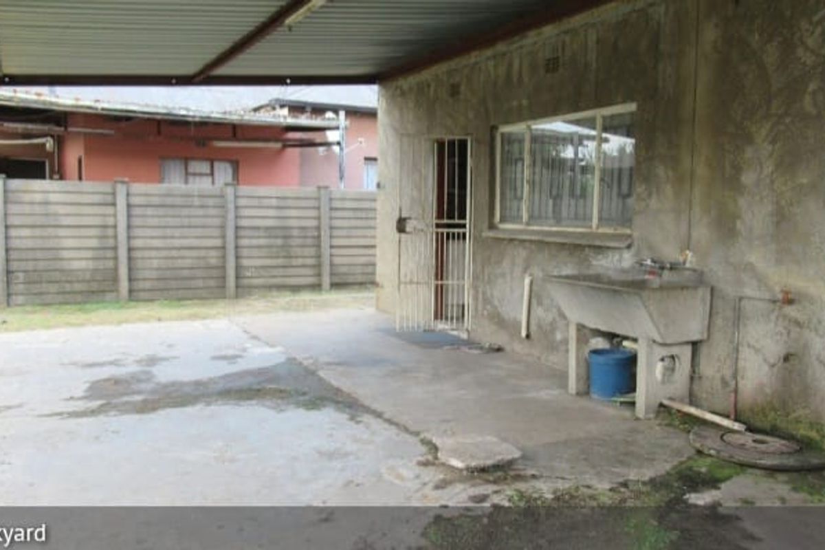 Fully Tenanted 6-Bedroom Commune – Prime Investment in Vereeniging Central - Photo 3