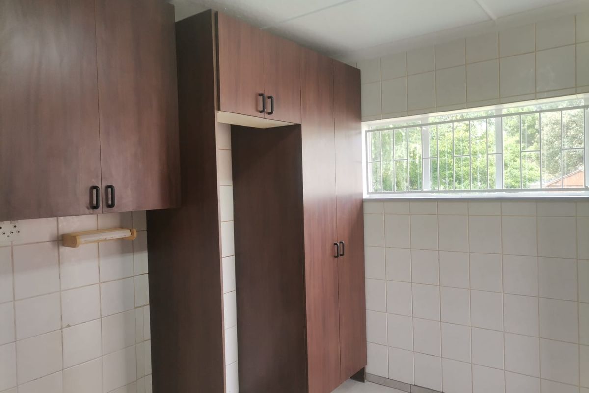Newly Renovated 3-Bedroom House to Let in Sasolburg Ext 1 - Photo 3