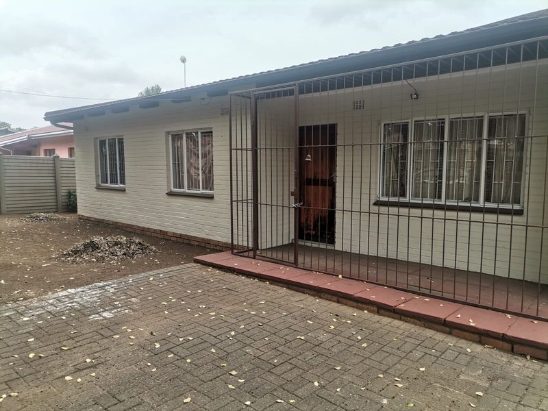 Newly Renovated 3-Bedroom House to Let in Sasolburg Ext 1 - Photo 1