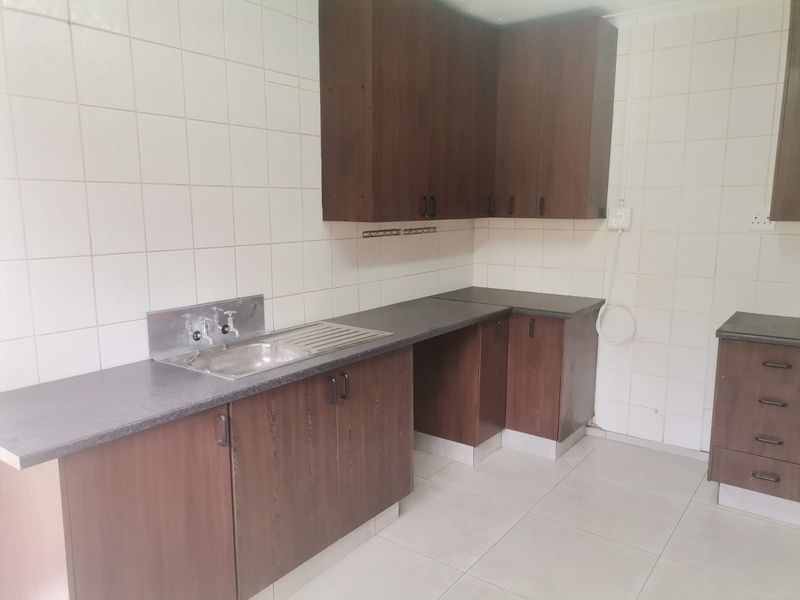 Newly Renovated 3-Bedroom House to Let in Sasolburg Ext 1 - Photo 4