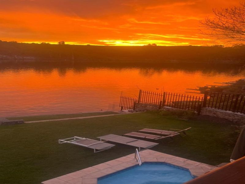 Luxury Waterfront Living – Elegant 2-Bedroom Retreat with Spectacular Views - Photo 1