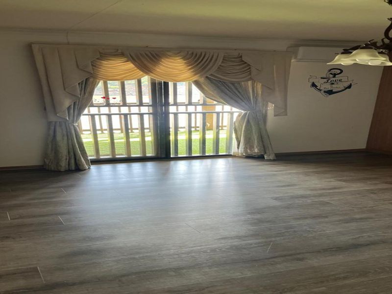 Luxury Waterfront Living – Elegant 2-Bedroom Retreat with Spectacular Views - Photo 8