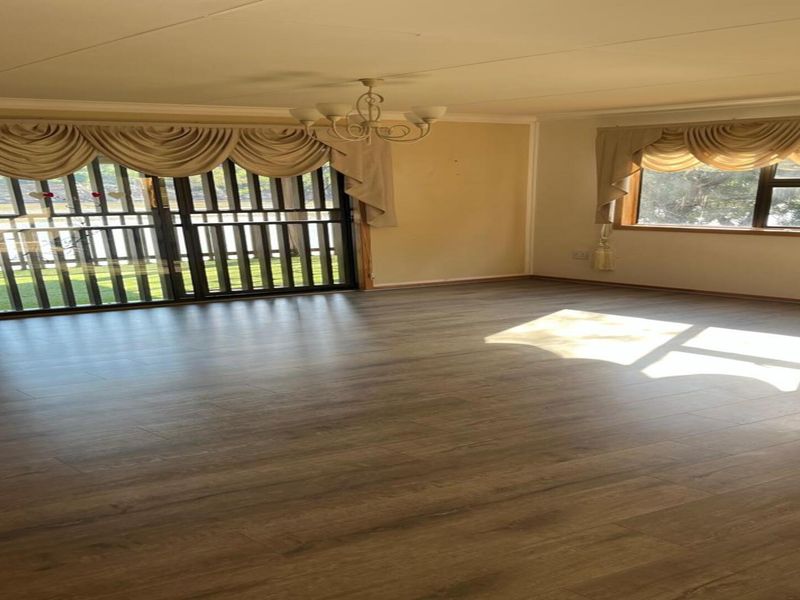 Luxury Waterfront Living – Elegant 2-Bedroom Retreat with Spectacular Views - Photo 6