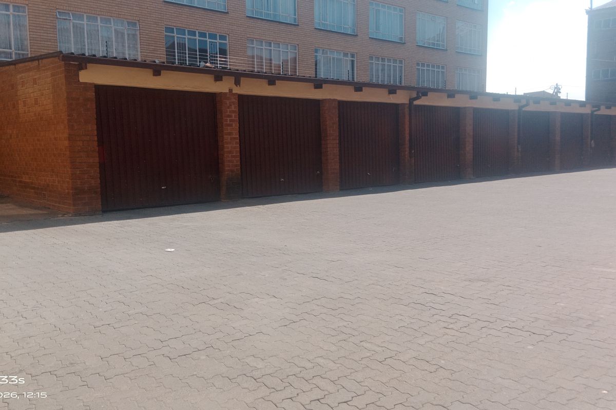 Modern 2-Bedroom Flat in the Heart of Vereeniging CBD – Convenience at Your Doorstep - Photo 3