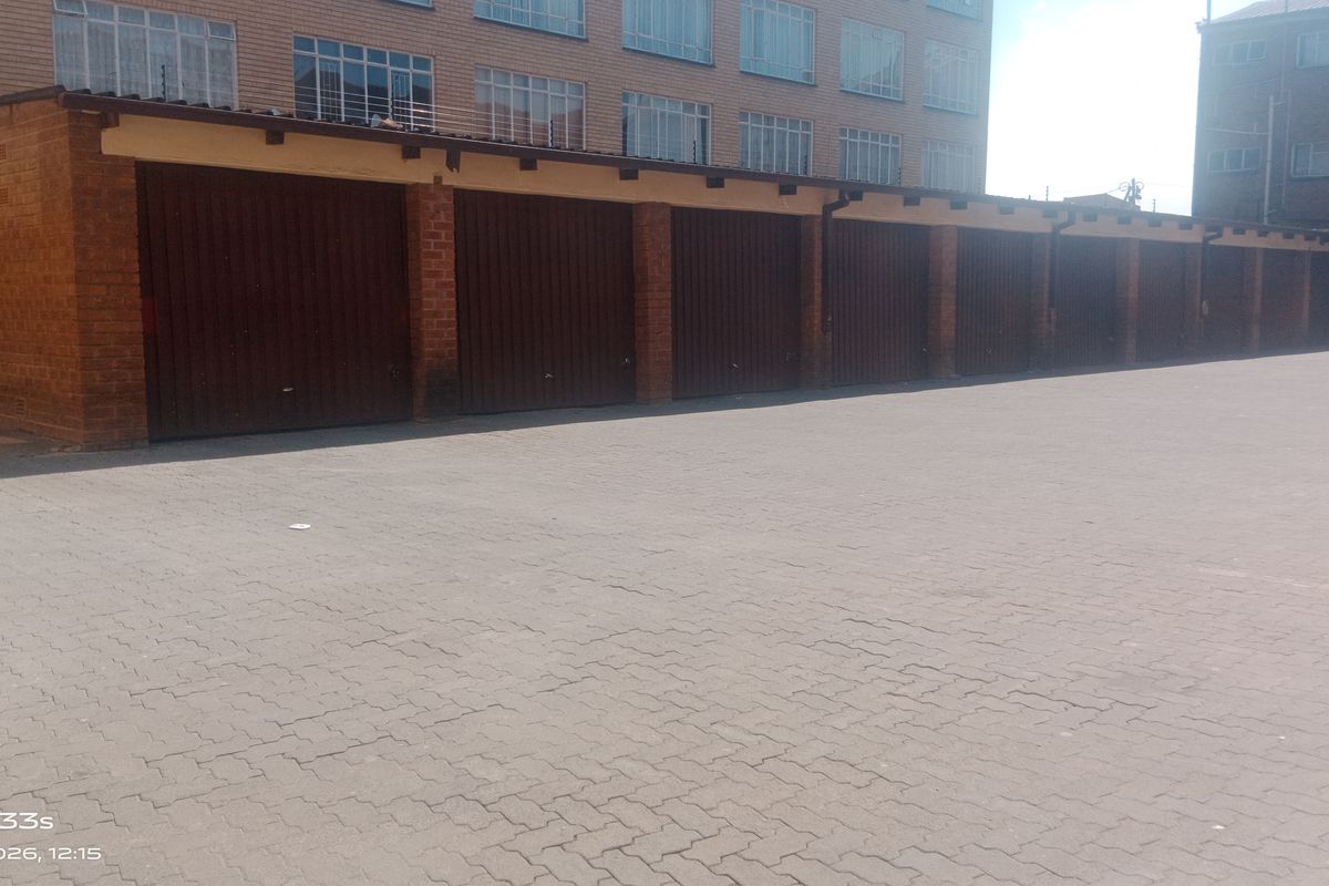 Modern 2-Bedroom Flat in the Heart of Vereeniging CBD – Convenience at Your Doorstep - Photo 2