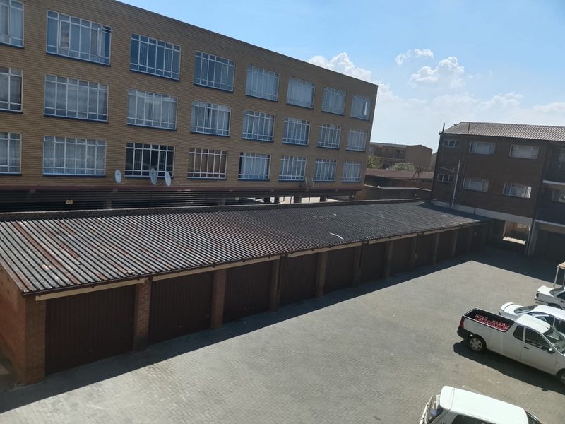 Modern 2-Bedroom Flat in the Heart of Vereeniging CBD – Convenience at Your Doorstep - Photo 5