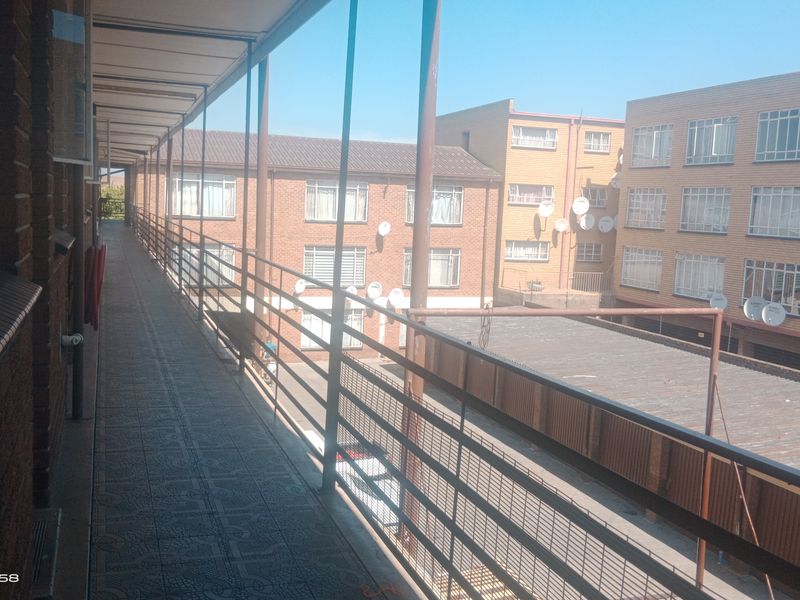 Modern 2-Bedroom Flat in the Heart of Vereeniging CBD – Convenience at Your Doorstep - Photo 4