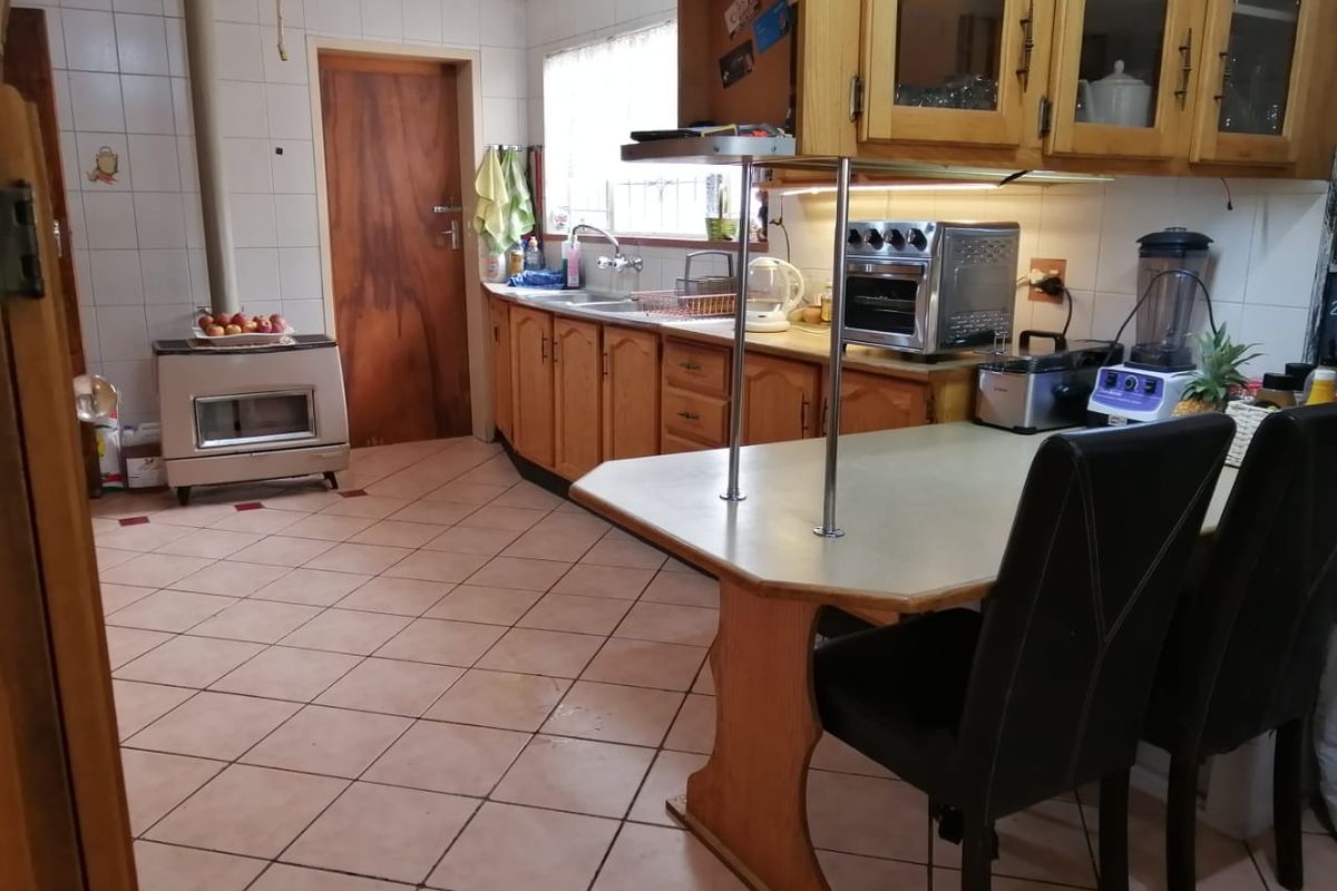 Spacious 3-Bedroom Family Home with Entertainment Area in Sought-After Sonlandpark, Vereeniging! - Photo 3