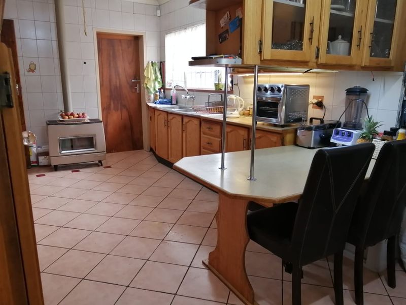 Spacious 3-Bedroom Family Home with Entertainment Area in Sought-After Sonlandpark, Vereeniging! - Photo 3