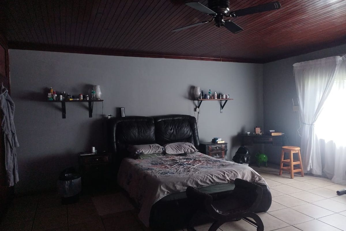 Spacious family home for sale - Photo 4