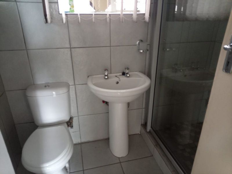 Charming 2-Bedroom House in Neat Complex, Vereeniging - Photo 8