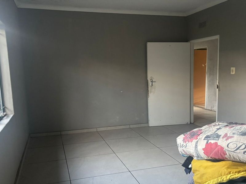 MUST-SELL 3 BEDROOM FAMILY HOME WITH FLATLT - Photo 10
