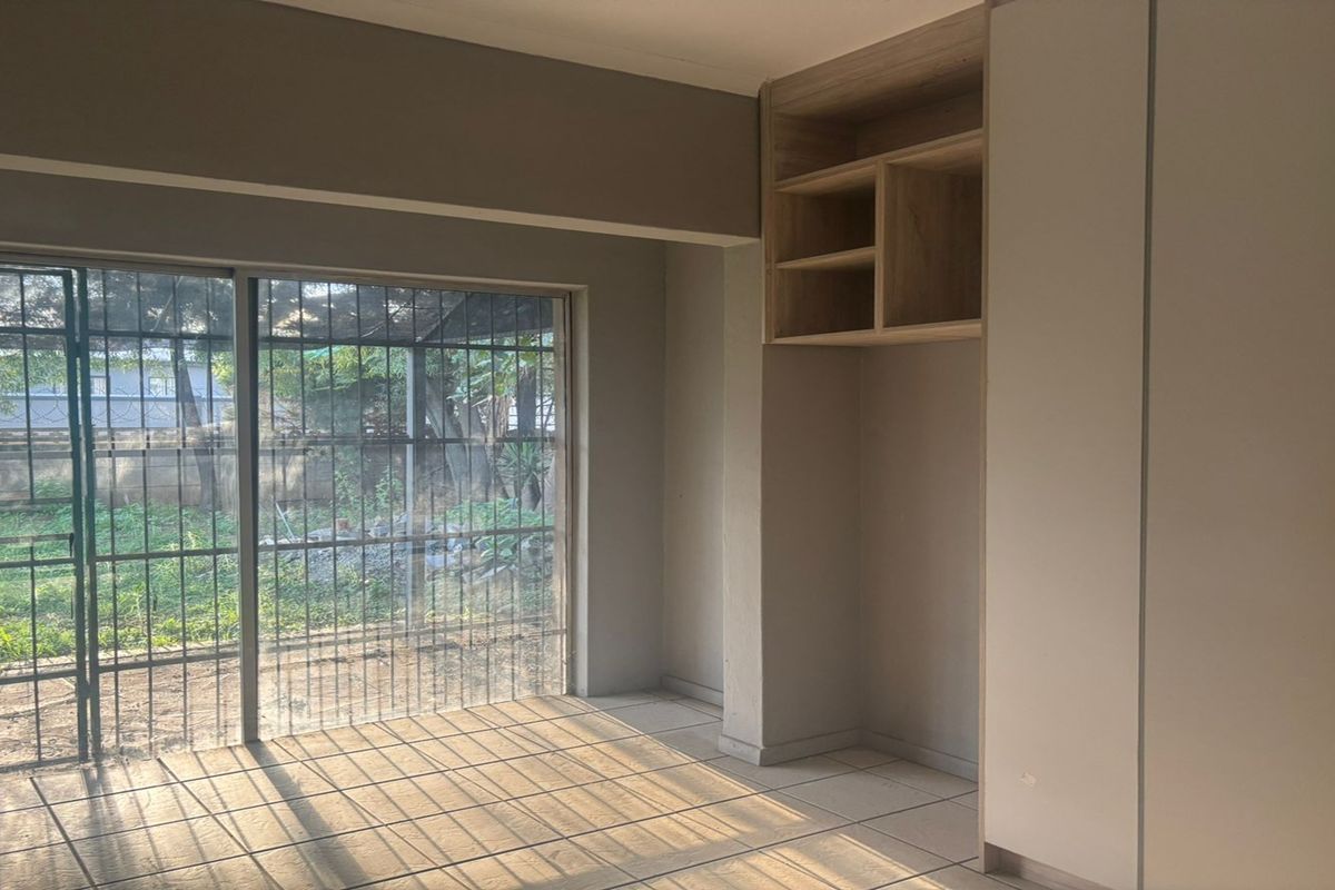 MUST-SELL 3 BEDROOM FAMILY HOME WITH FLATLT - Photo 5