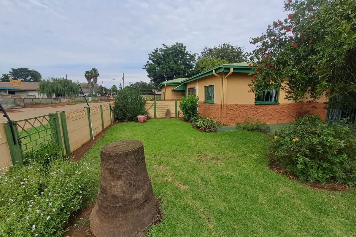 house  and flats - Photo 3
