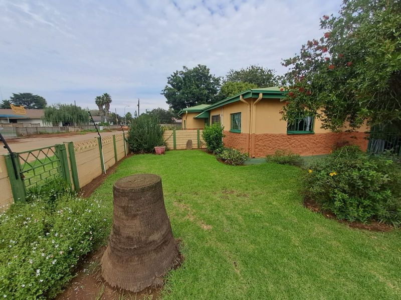 house  and flats - Photo 3