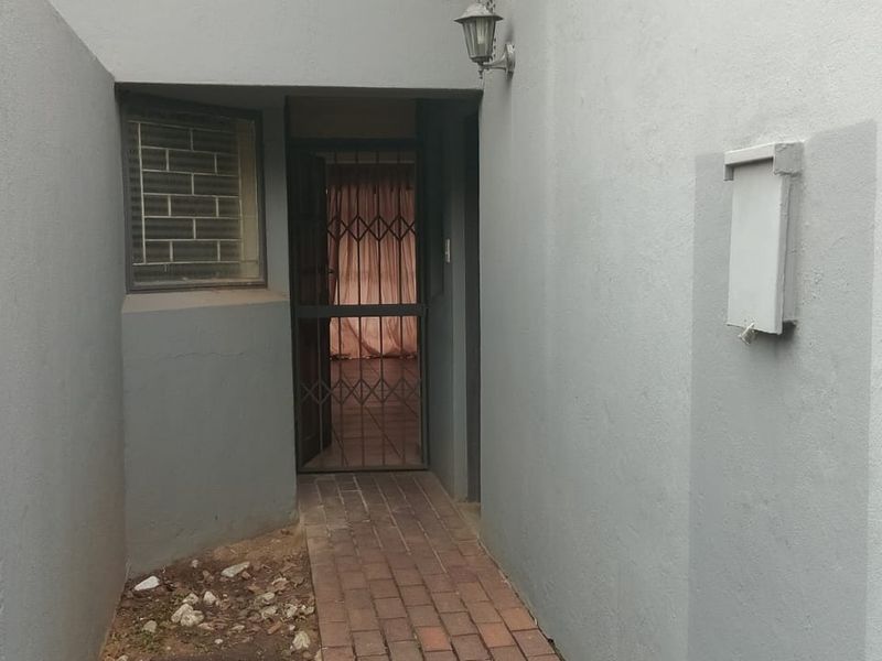 Spacious townhouse for sale - Photo 1