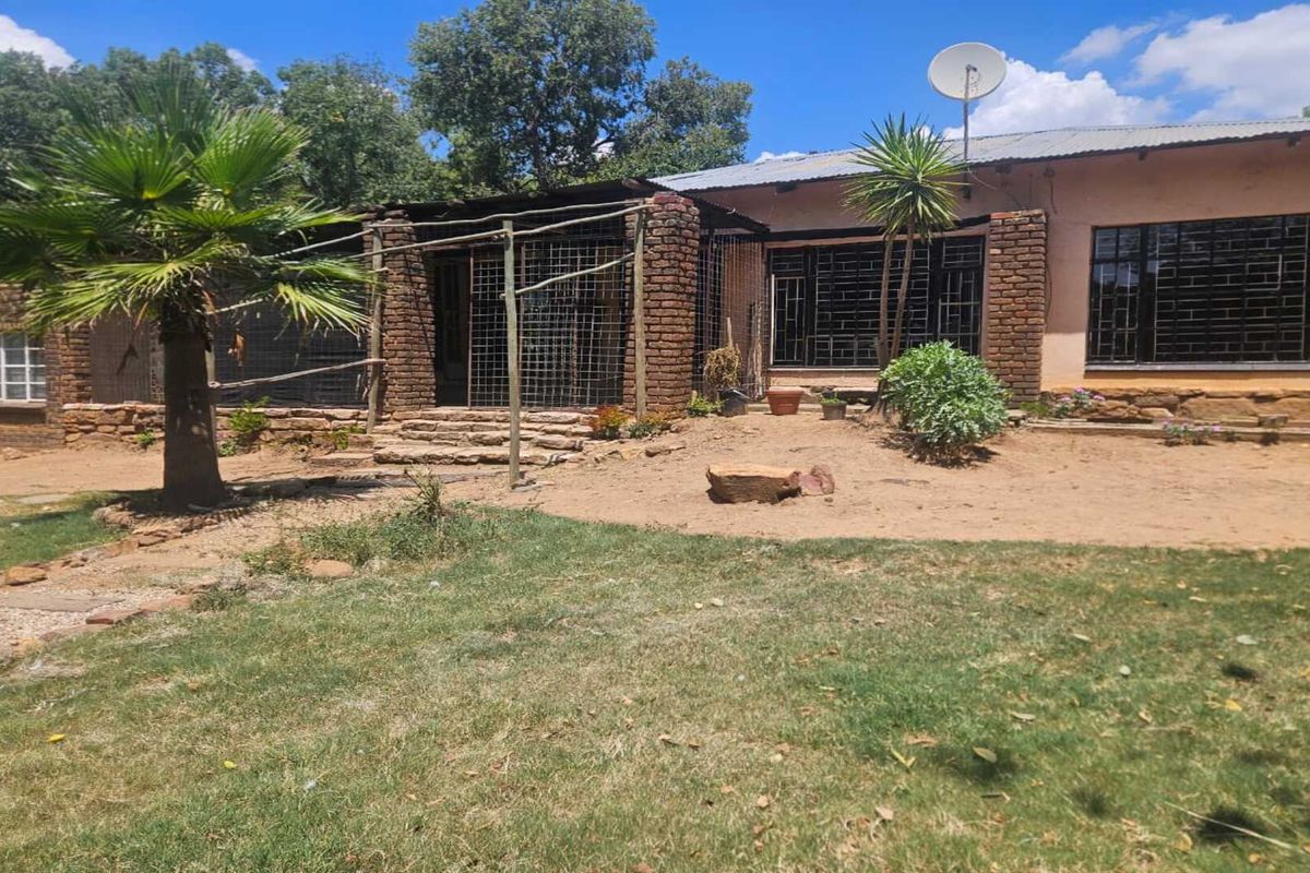Spacious 4.6 Hectare Smallholding with Endless Potential – Ideal for Country Living & Investment - Photo 2