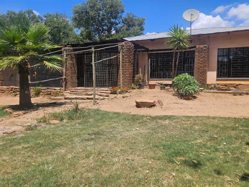Spacious 4.6 Hectare Smallholding with Endless Potential – Ideal for Country Living & Investment - Photo 2