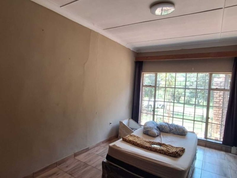 Spacious 4.6 Hectare Smallholding with Endless Potential – Ideal for Country Living & Investment - Photo 9
